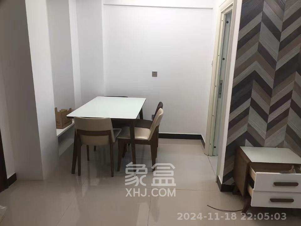 阳光晶城  2室2厅1卫   2400.00元/月室内图