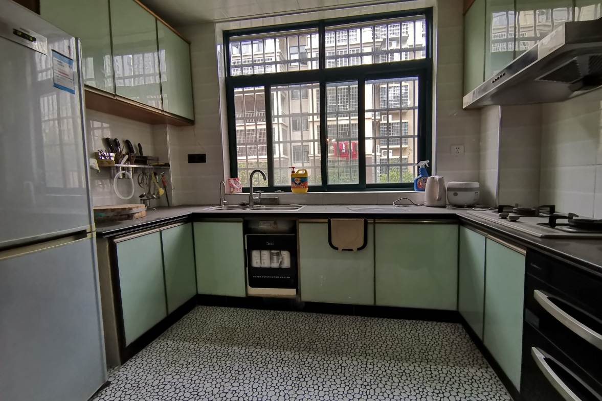 吉泰丽园  1室0厅0卫    55.0万客厅