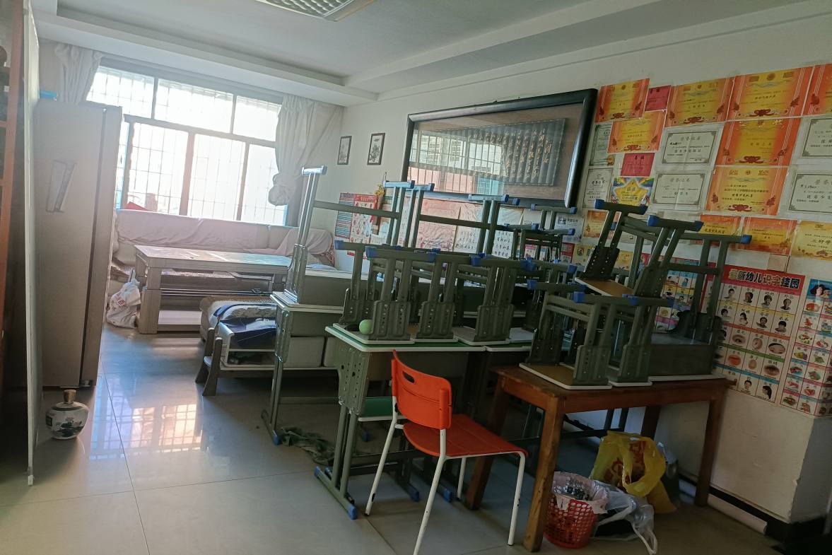 八一安居小区  3室2厅1卫    1600.0元/月室内图