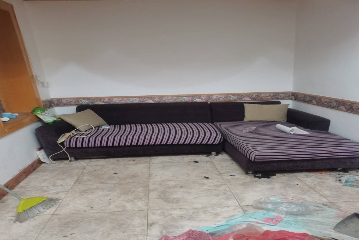 一小家属楼  2室1厅1卫    900.0元/月室内图