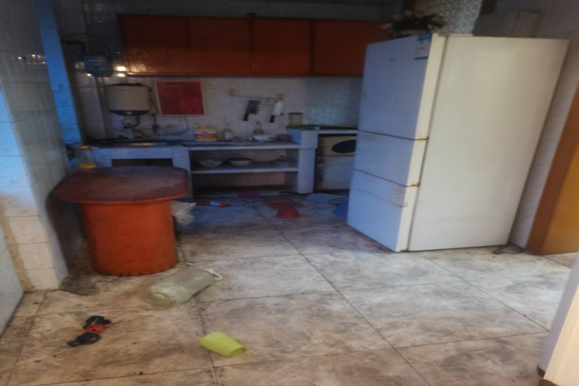 一小家属楼  2室1厅1卫    900.0元/月室内图