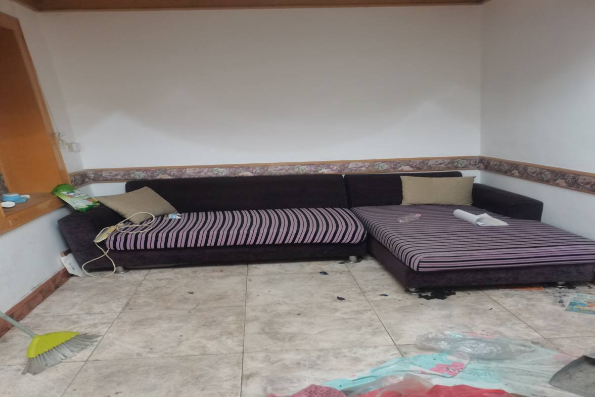 一小家属楼  2室1厅1卫    900.0元/月户型图