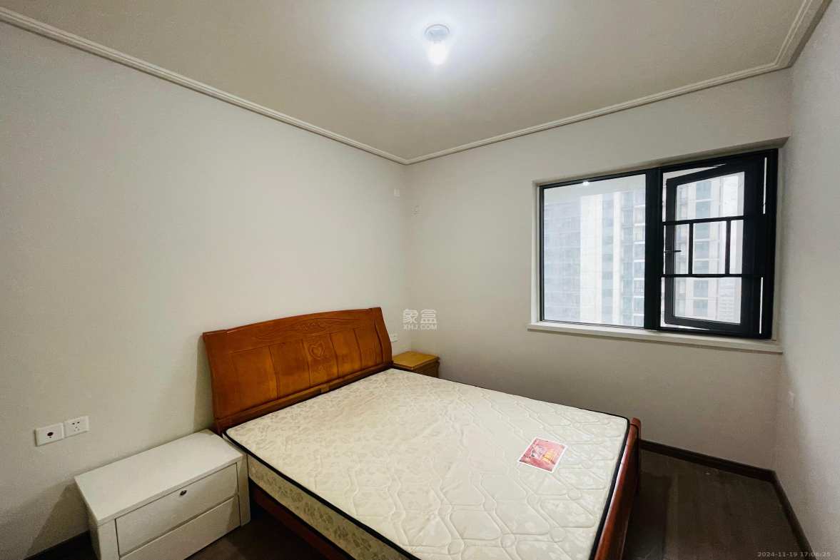 保利恒伟时光印象  4室2厅2卫   2700.00元/月室内图