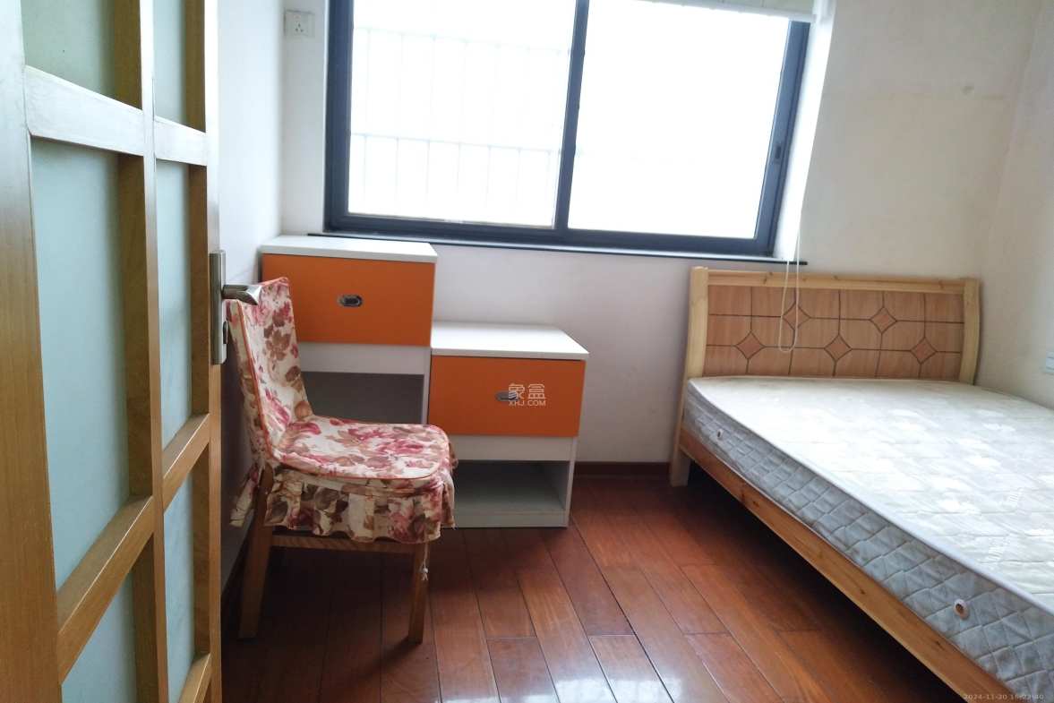 阳光100一期、四五期  3室2厅2卫    2500.0元/月室内图