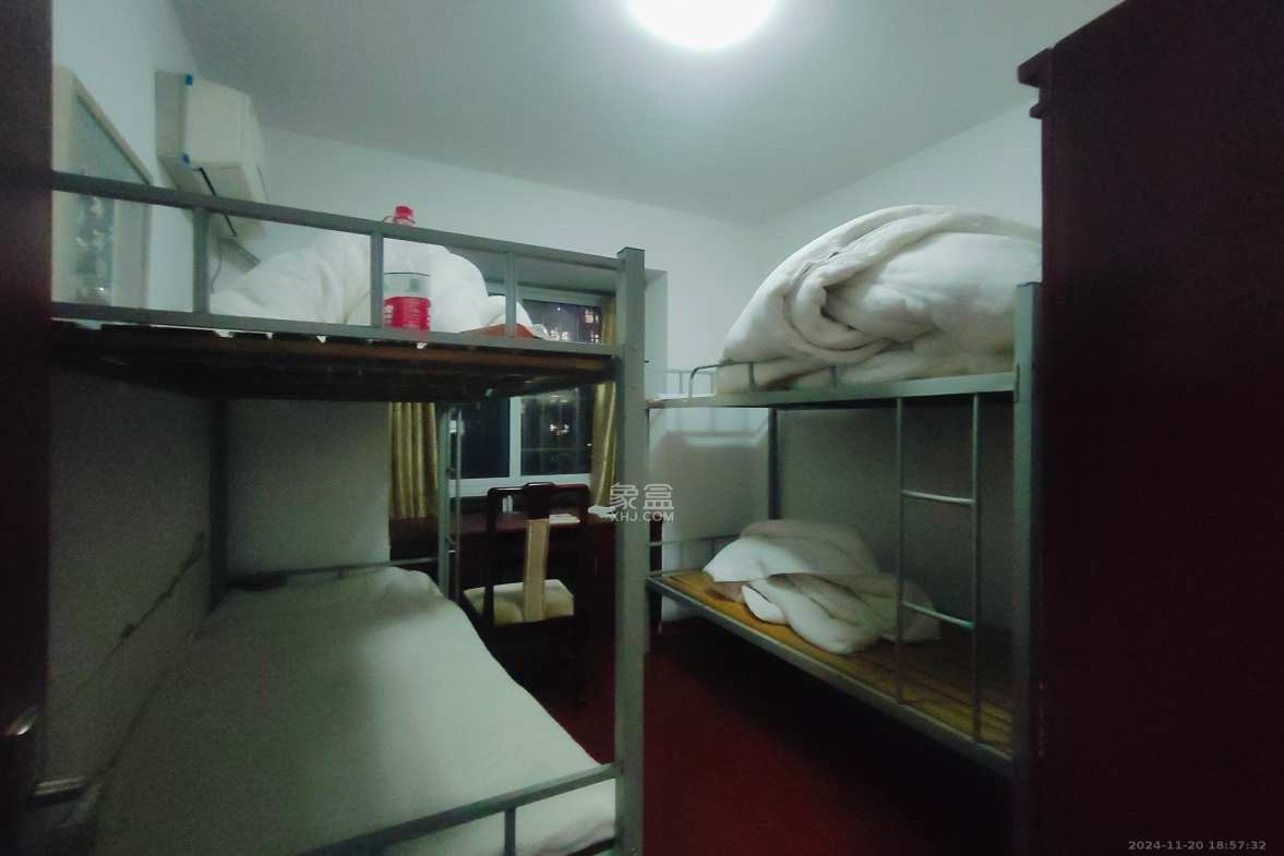 爵士湘  4室2厅2卫   2200.00元/月室内图