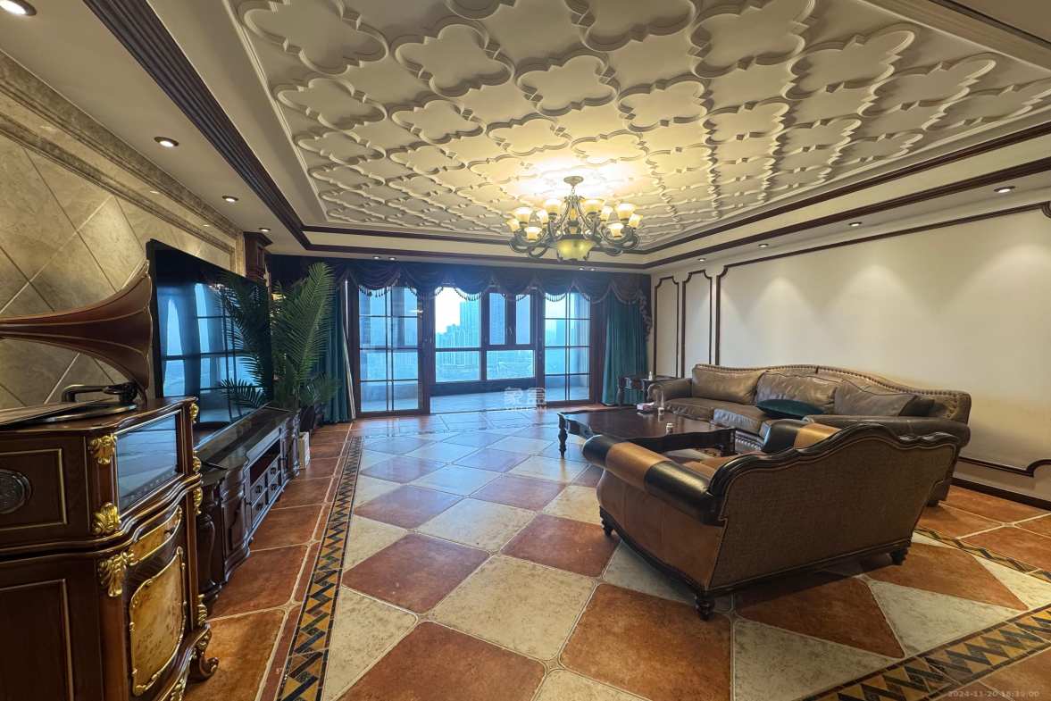 藏珑湖上国际花园  5室3厅3卫    13000.0元/月室内图