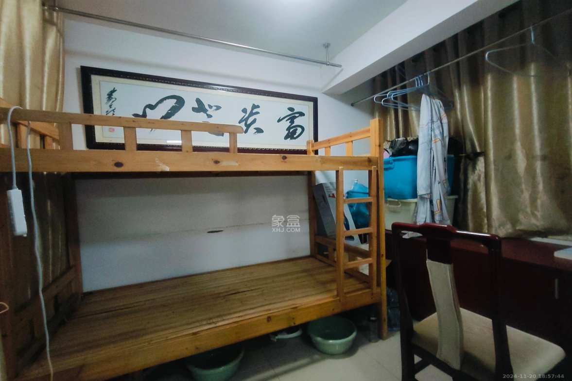 爵士湘  4室2厅2卫   2200.00元/月室内图