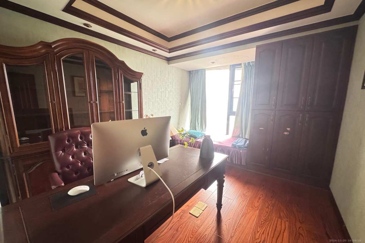 藏珑湖上国际花园  5室3厅3卫    13000.0元/月室内图