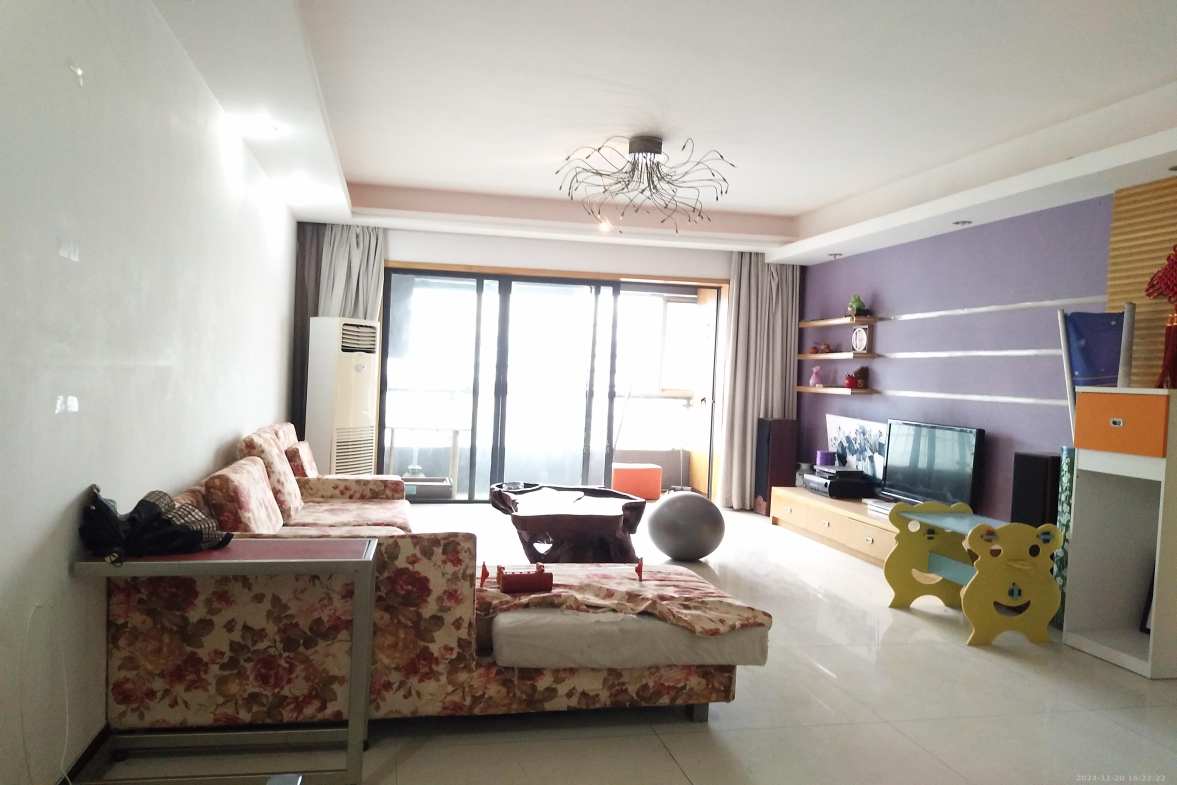 阳光100一期、四五期  3室2厅2卫    2500.0元/月室内图