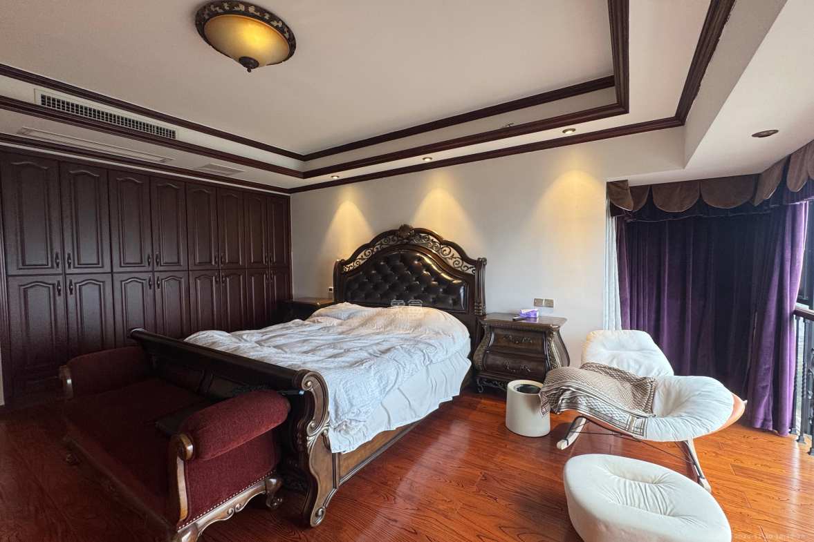 藏珑湖上国际花园  5室3厅3卫    13000.0元/月室内图