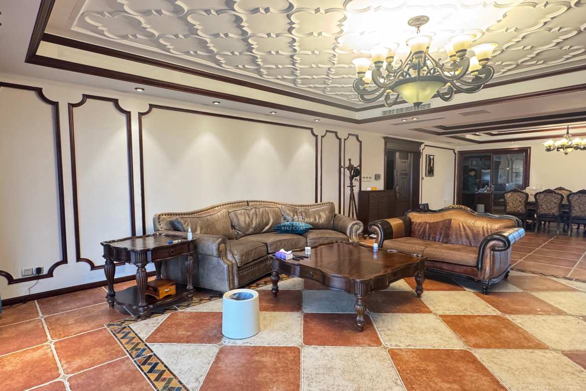 藏珑湖上国际花园  5室3厅3卫    13000.0元/月室内图