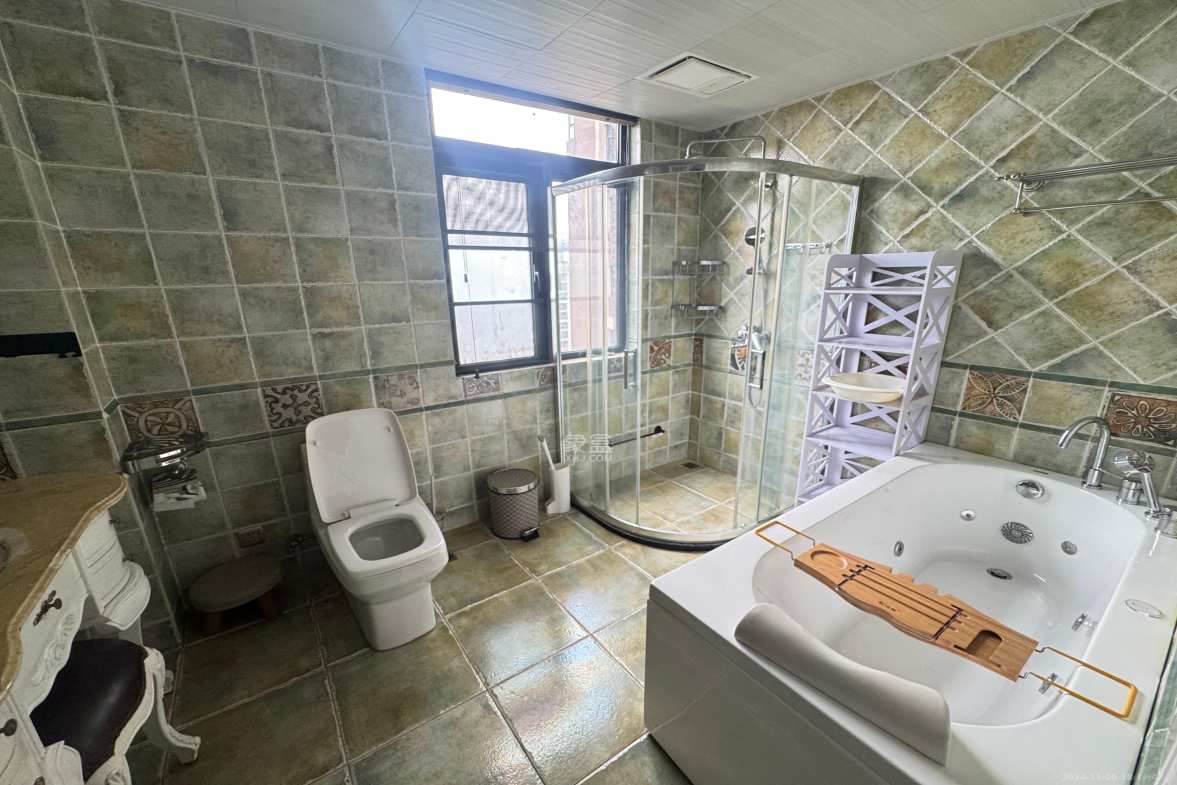 藏珑湖上国际花园  5室3厅3卫    13000.0元/月室内图