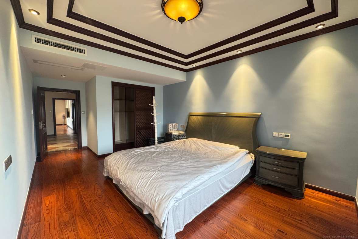 藏珑湖上国际花园  5室3厅3卫    13000.0元/月室内图