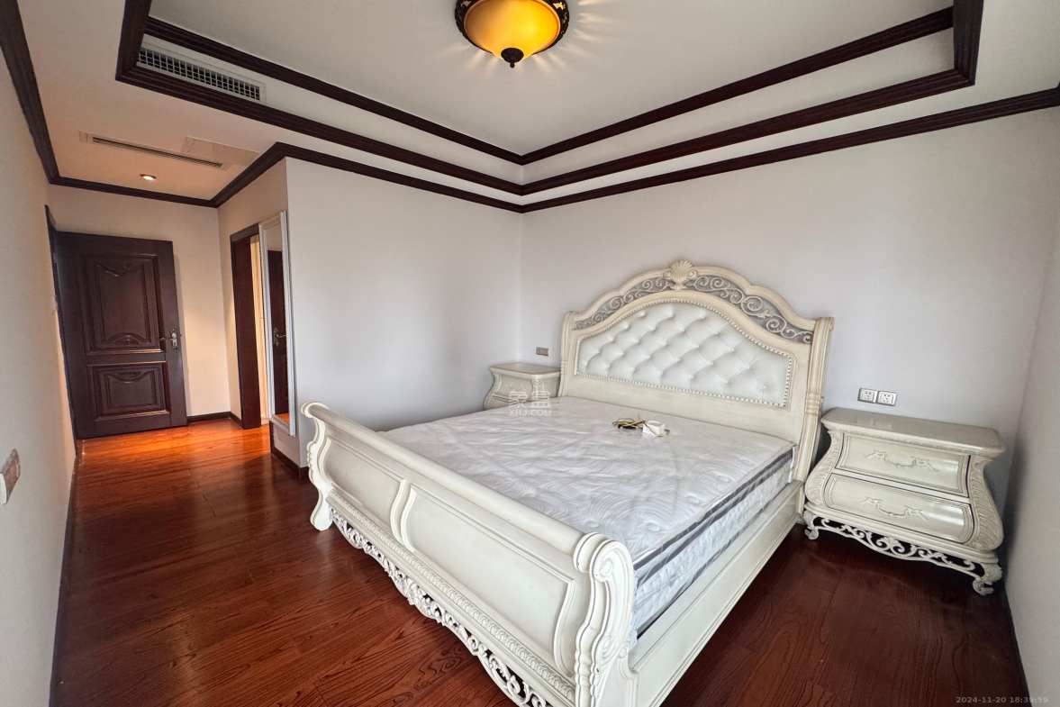 藏珑湖上国际花园  5室3厅3卫    13000.0元/月室内图