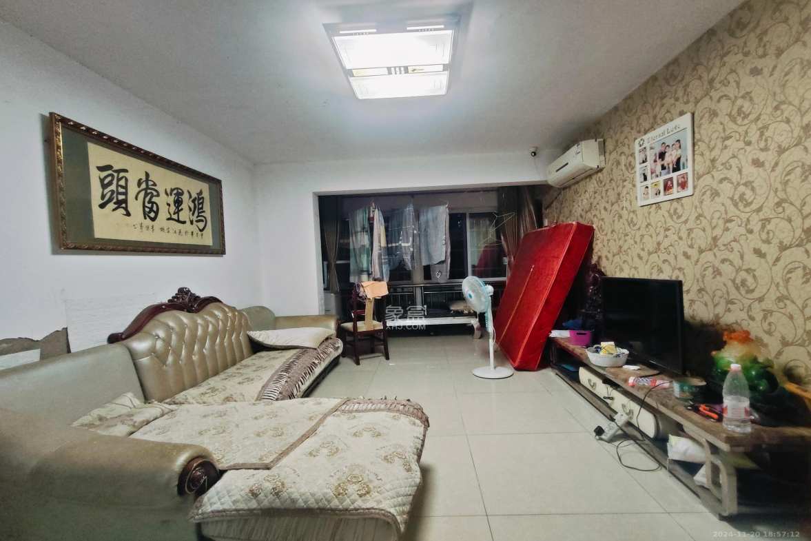 爵士湘  4室2厅2卫   2200.00元/月室内图1