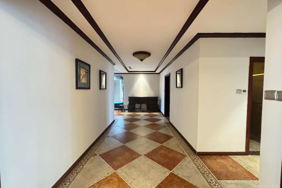 藏珑湖上国际花园  5室3厅3卫    13000.0元/月室内图