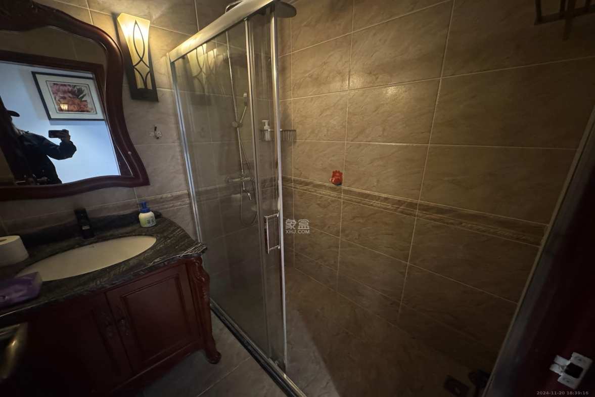 藏珑湖上国际花园  5室3厅3卫    13000.0元/月室内图