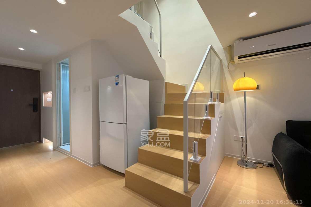 卓越中寰 1室1厅1卫 3300.0元/月 卓越中寰 1室1厅1卫 3300.0元/月室内图