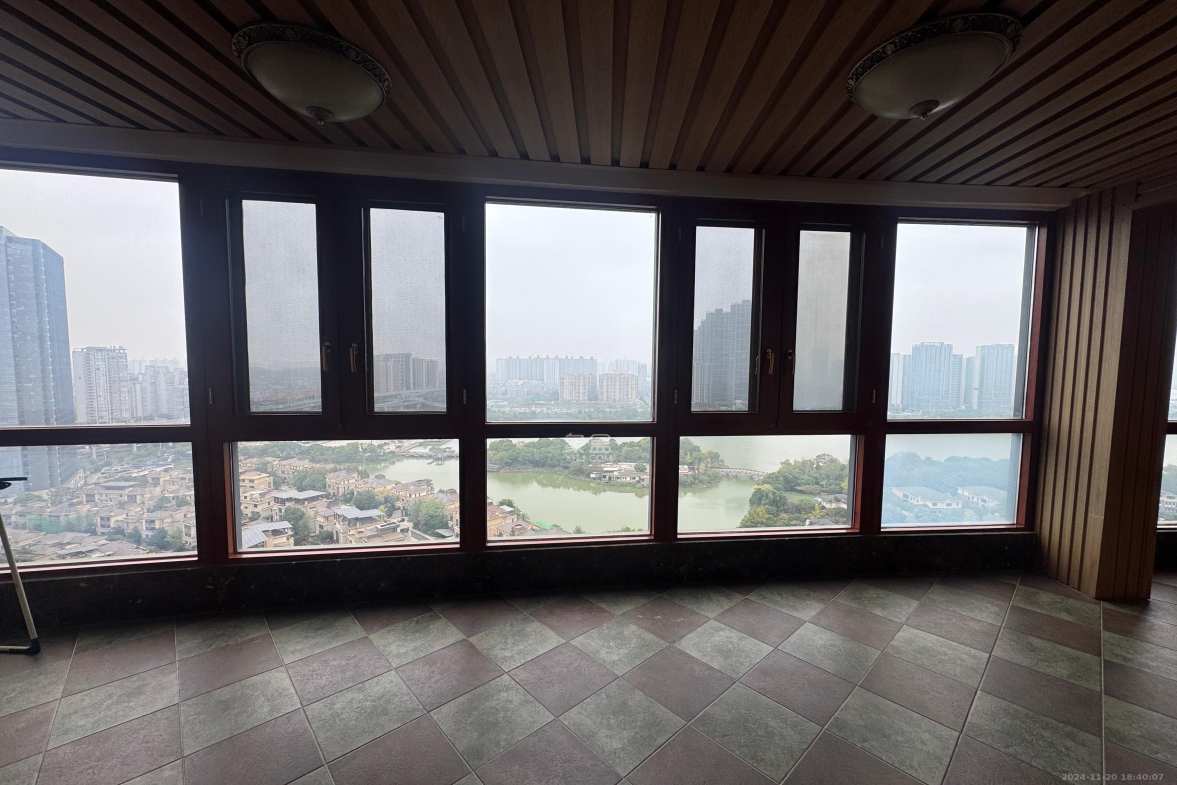 藏珑湖上国际花园  5室3厅3卫    13000.0元/月室内图