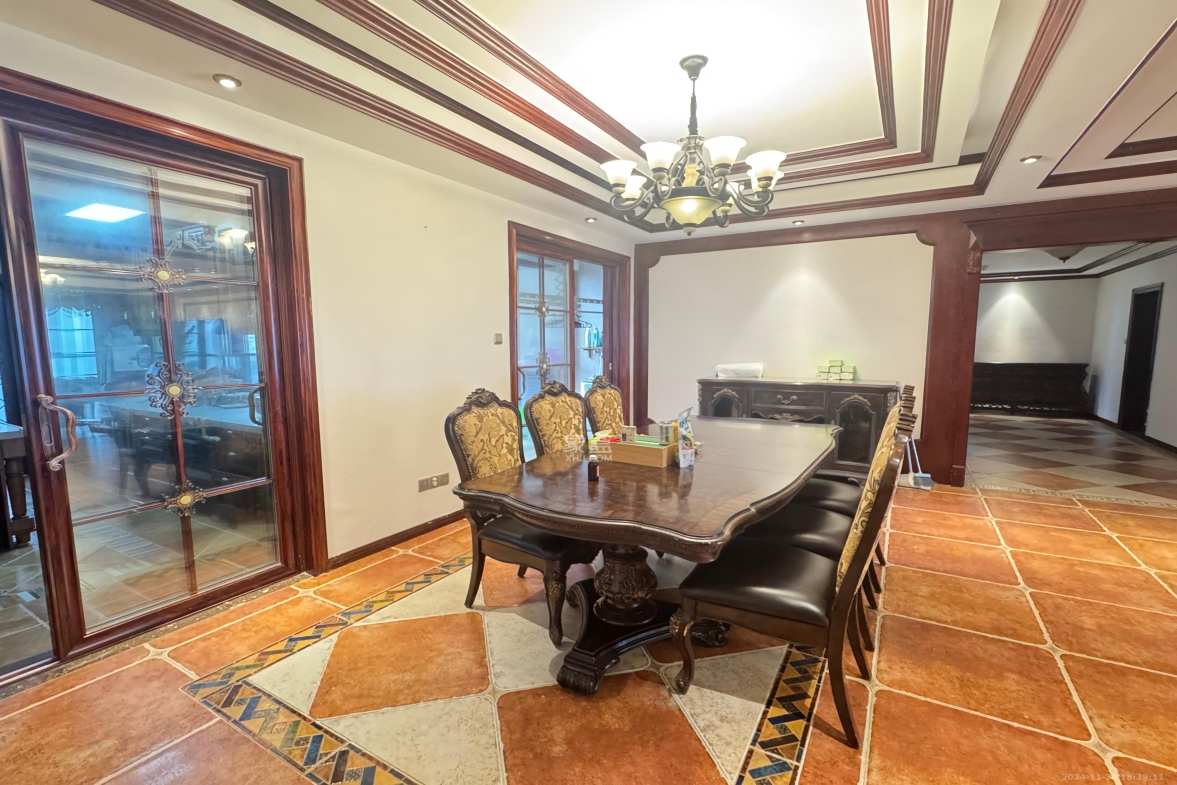 藏珑湖上国际花园  5室3厅3卫    13000.0元/月室内图