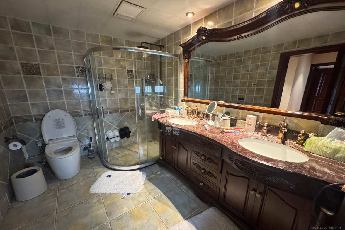 藏珑湖上国际花园  5室3厅3卫    13000.0元/月室内图