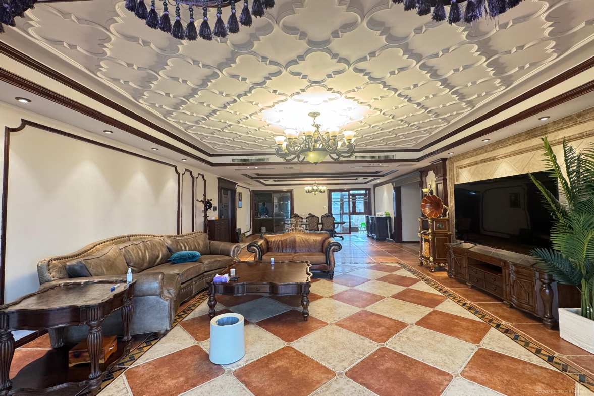 藏珑湖上国际花园  5室3厅3卫    13000.0元/月室内图1