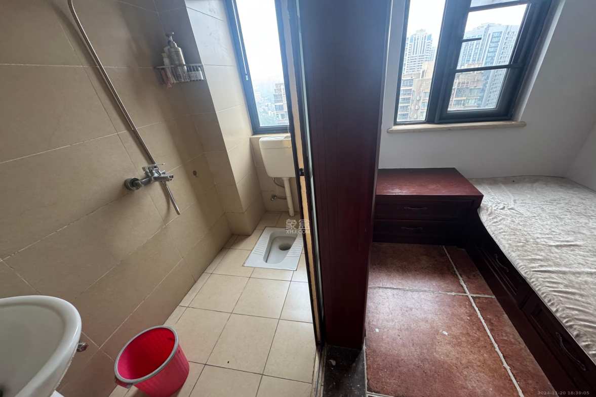 藏珑湖上国际花园  5室3厅3卫    13000.0元/月室内图