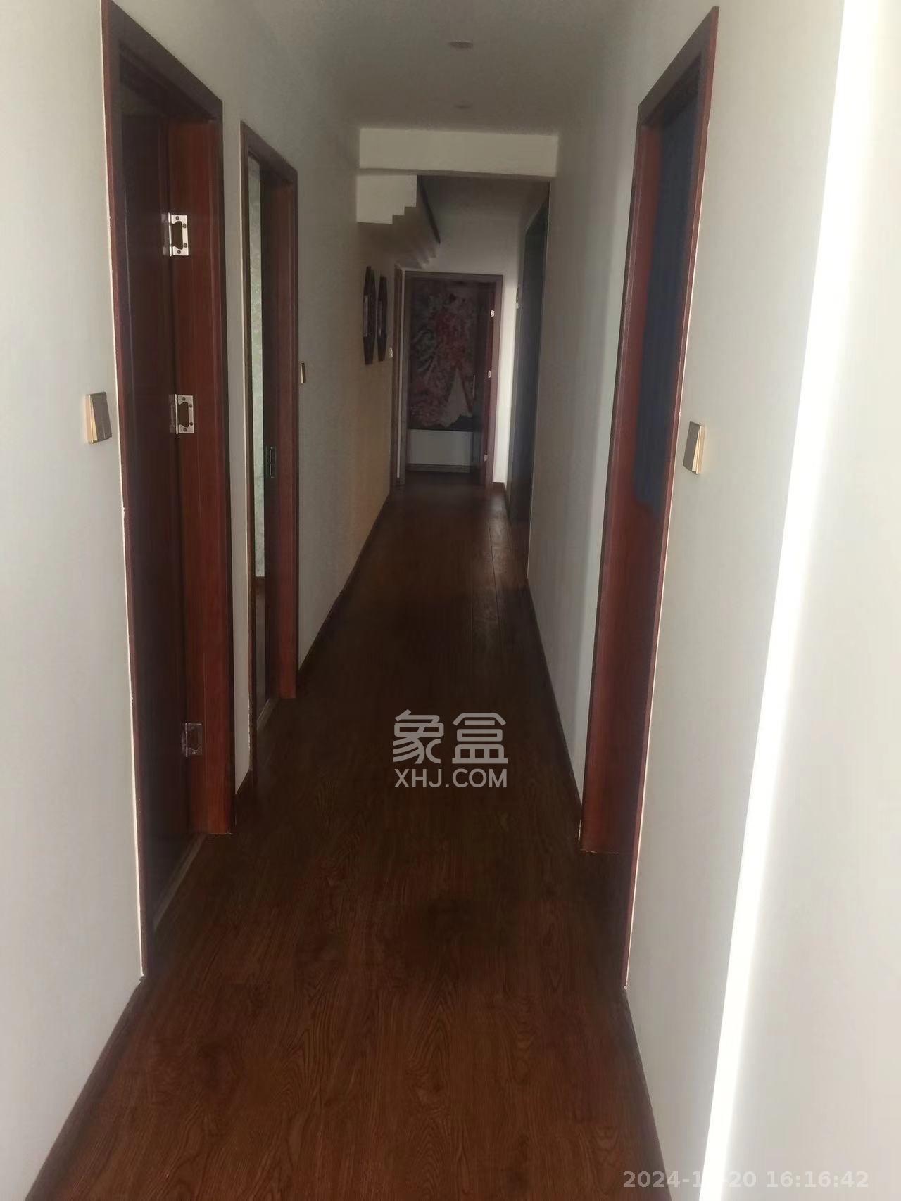 财富港湾（绿领大厦）  1室2厅2卫   5000.00元/月
