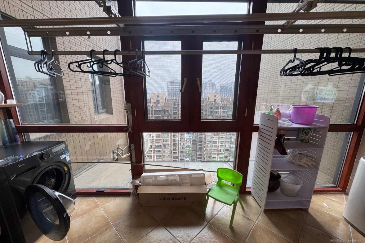 藏珑湖上国际花园  5室3厅3卫    13000.0元/月室内图