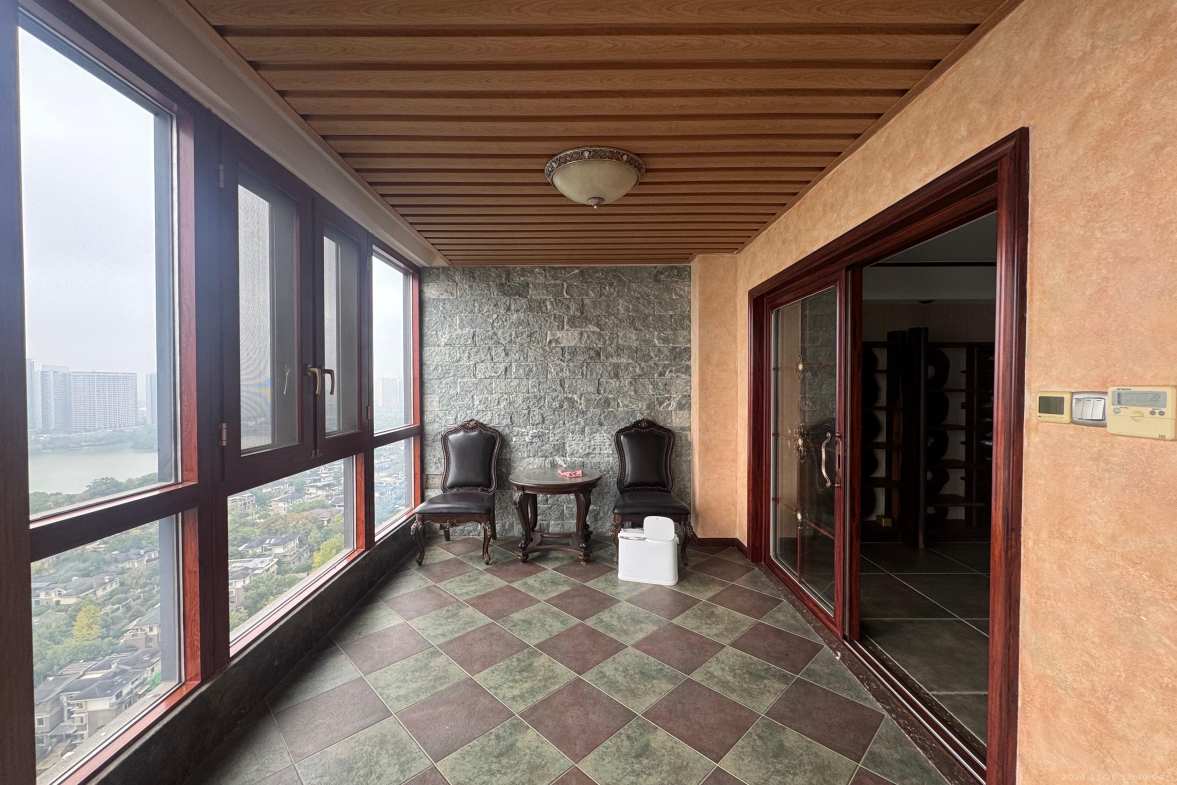 藏珑湖上国际花园  5室3厅3卫    13000.0元/月室内图