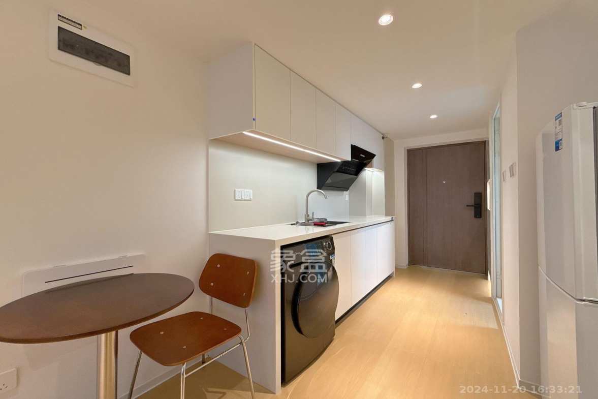 卓越中寰 1室1厅1卫 3300.0元/月 卓越中寰 1室1厅1卫 3300.0元/月室内图