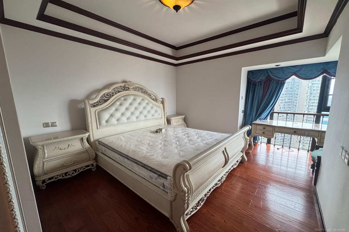 藏珑湖上国际花园  5室3厅3卫    13000.0元/月室内图