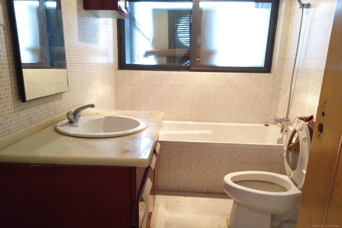 阳光100一期、四五期  3室2厅2卫    2500.0元/月室内图