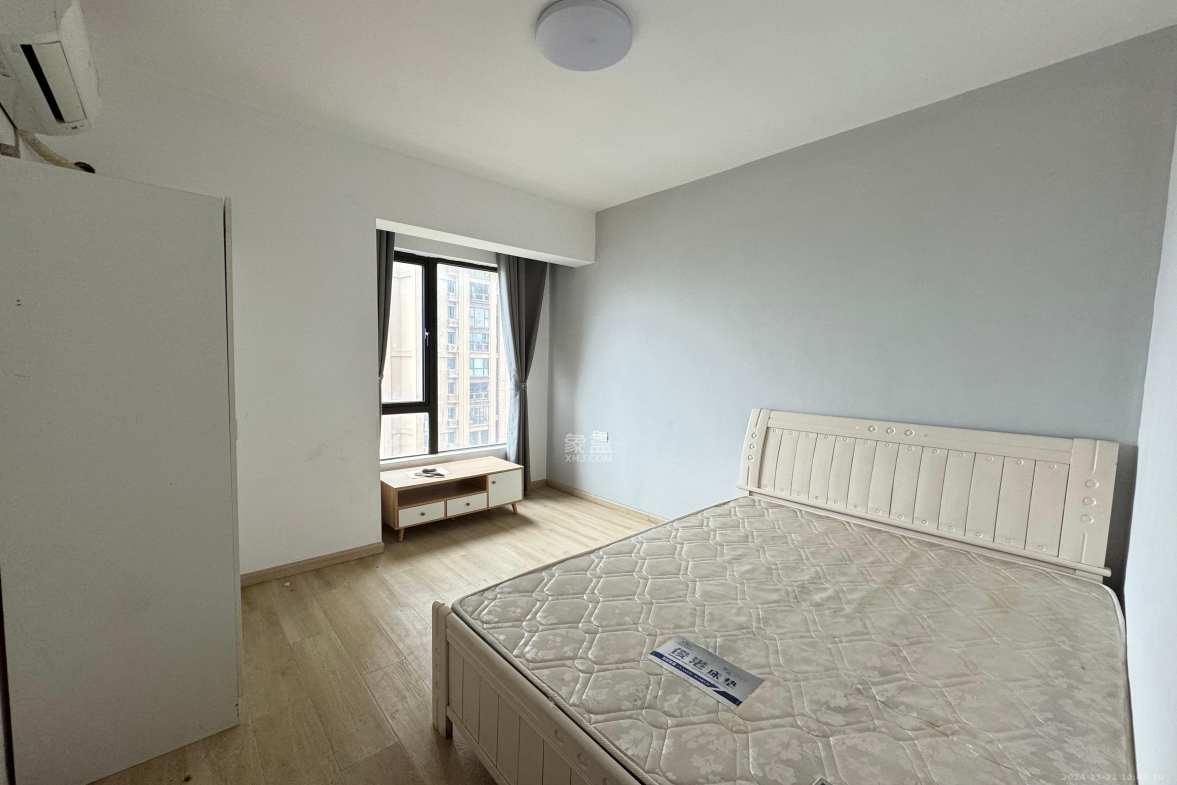 上园商住小区  3室1厅1卫    2700.0元/月 上园商住小区  3室1厅1卫    2700.0元/月室内图