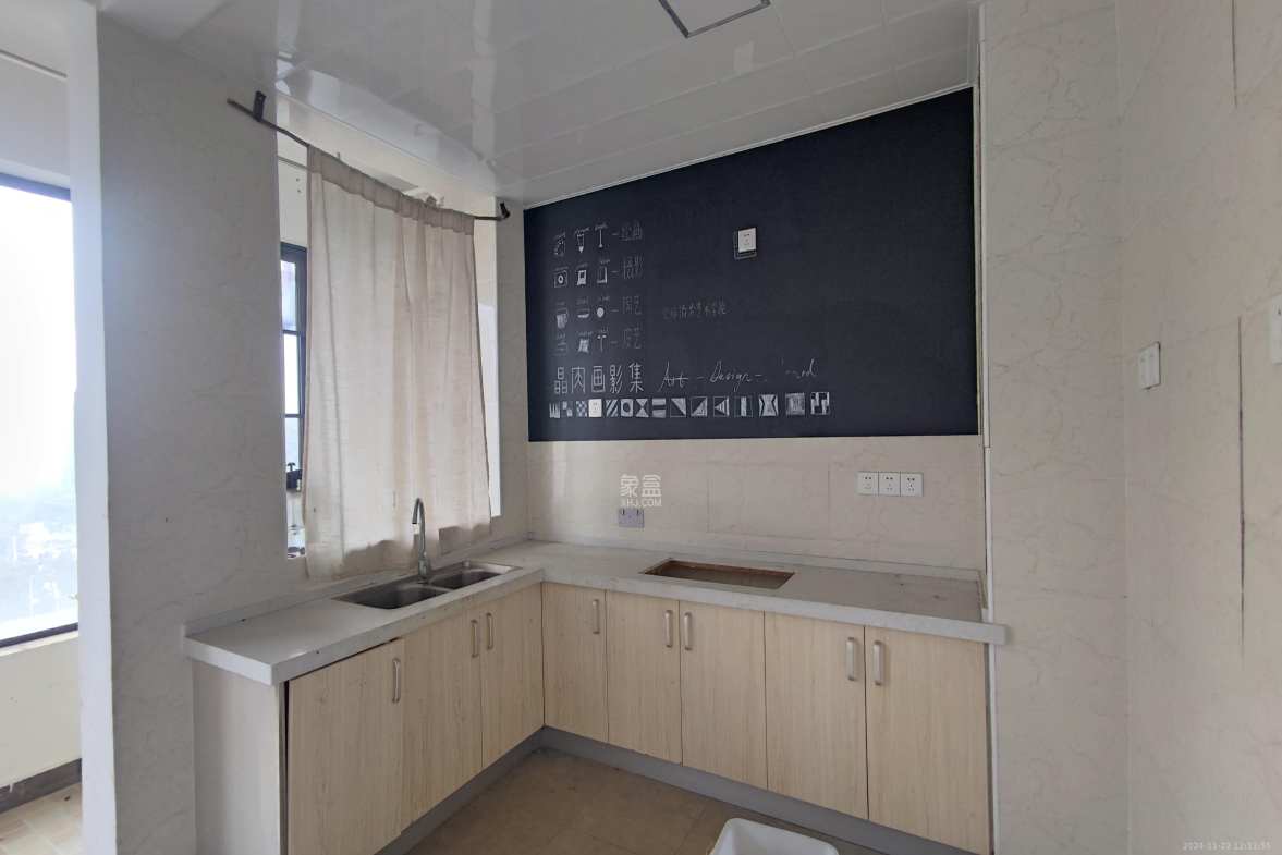 清江雅苑（江雅园）  4室2厅2卫   2800.00元/月室内图