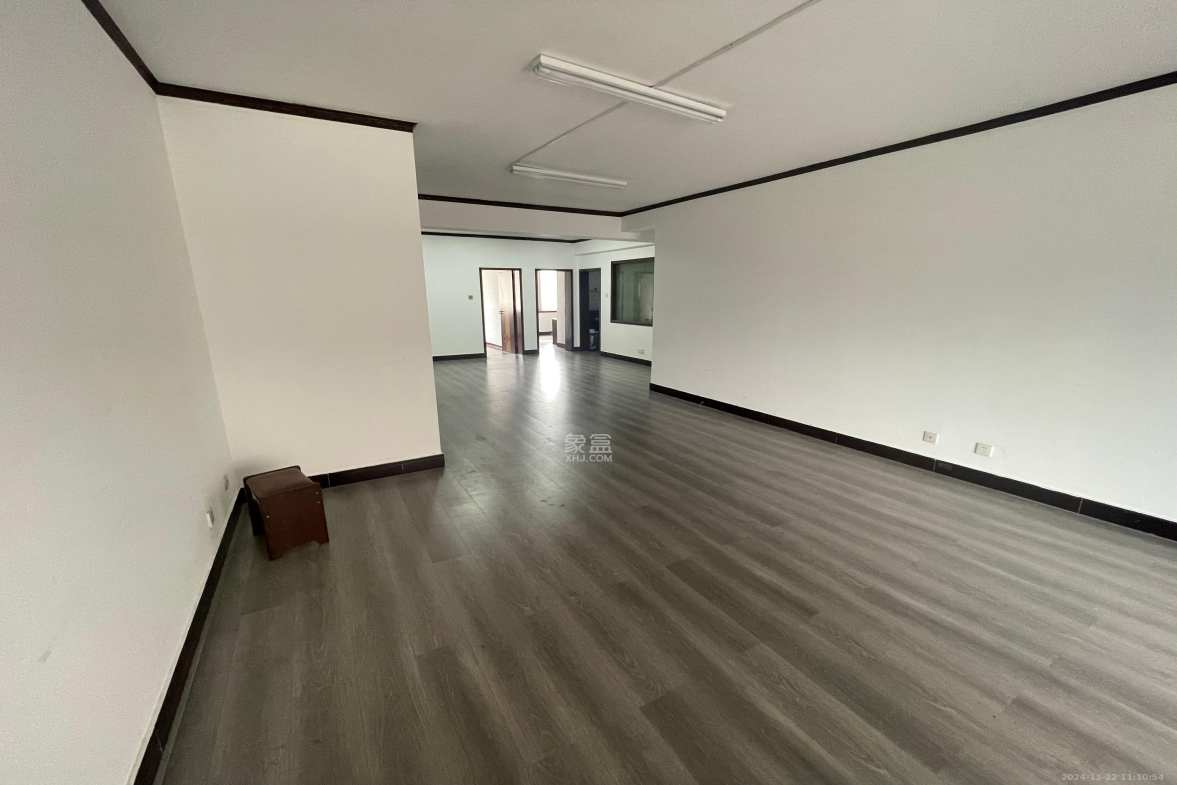 时代帝景  3室2厅2卫   5000.00元/月室内图