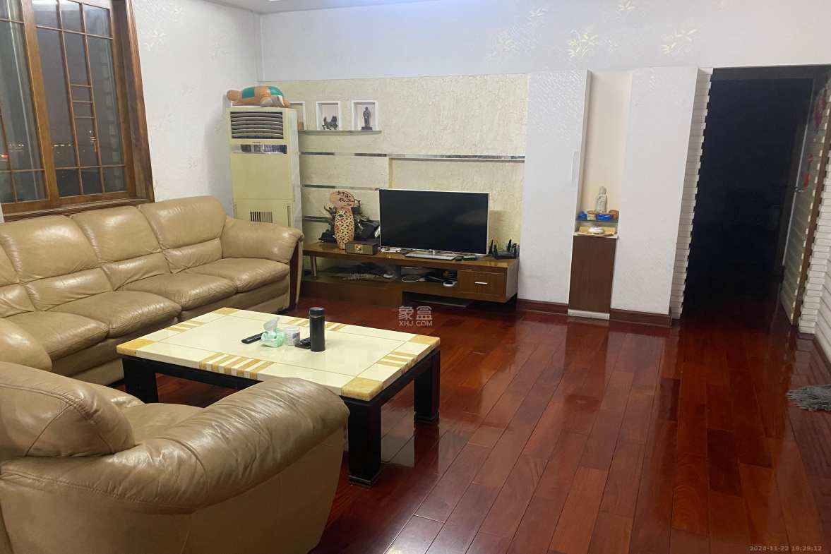 同天大酒店  3室2厅2卫   3600.00元/月室内图1