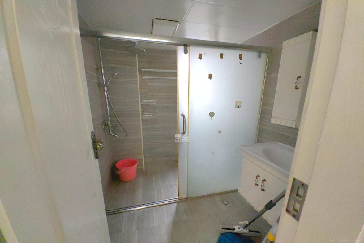 三一街区  3室2厅2卫   2500.00元/月室内图