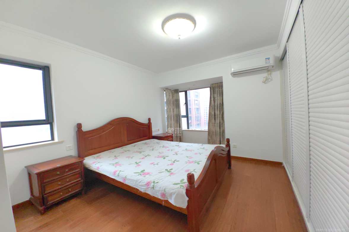 三一街区  3室2厅2卫   2500.00元/月室内图