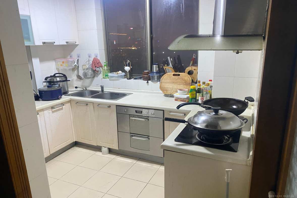 同天大酒店  3室2厅2卫   3600.00元/月室内图