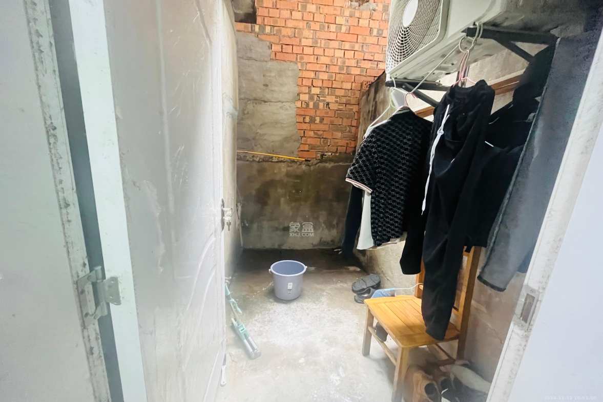 东文庙坪  3室1厅1卫   2500.00元/月室内图