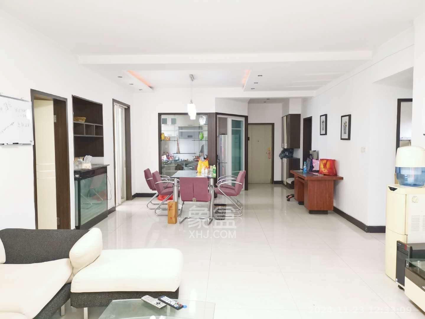 一心花苑  3室1厅2卫    4500.0元/月