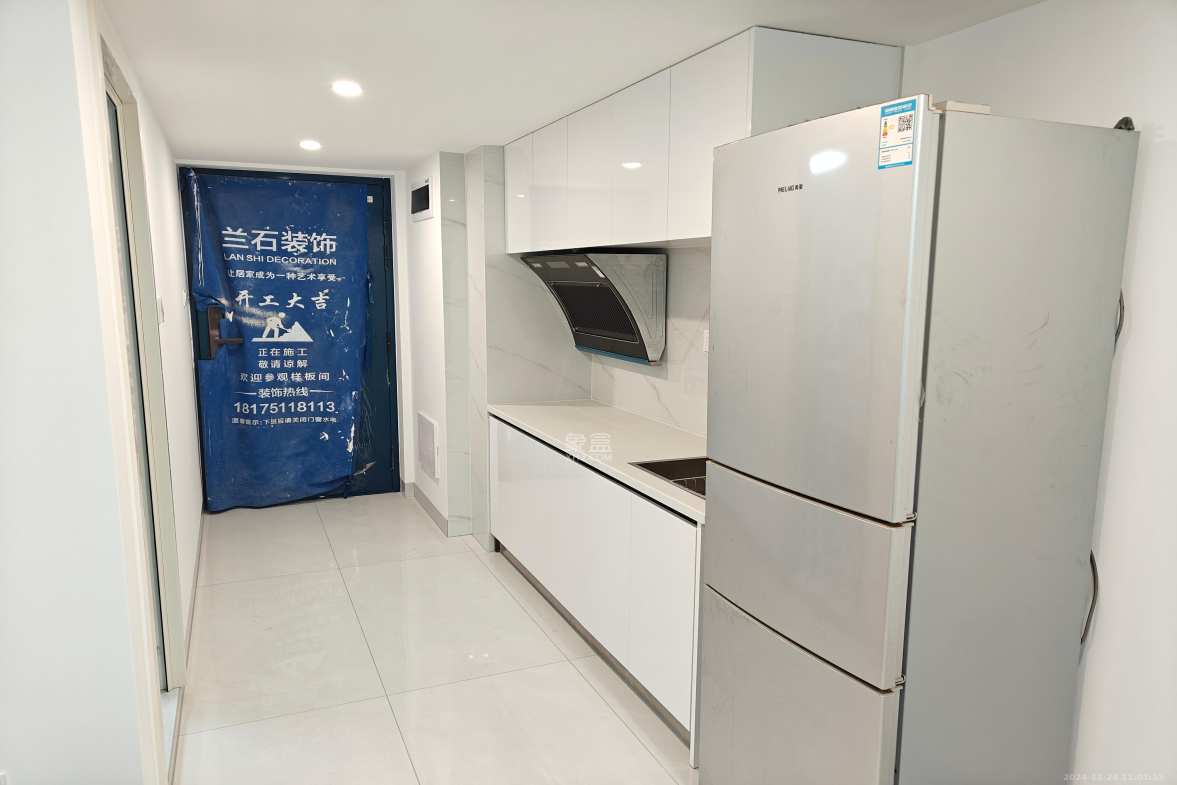 绿地V岛  1室1厅1卫   2300.00元/月室内图
