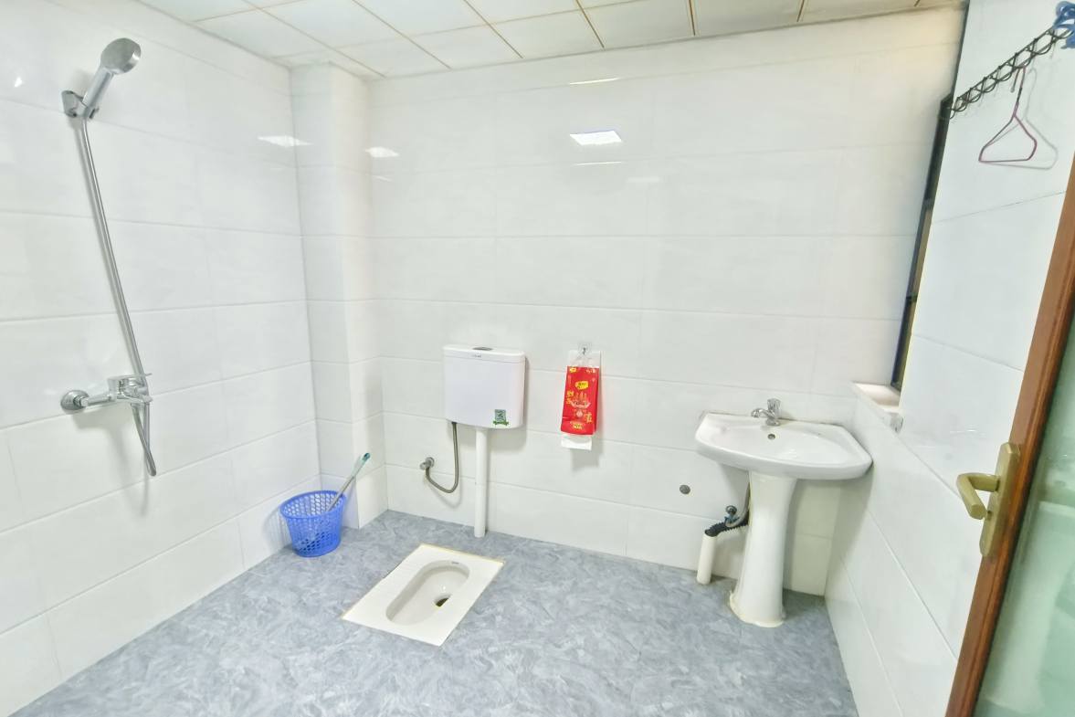 三闾小区  3室2厅2卫   1500.00元/月室内图