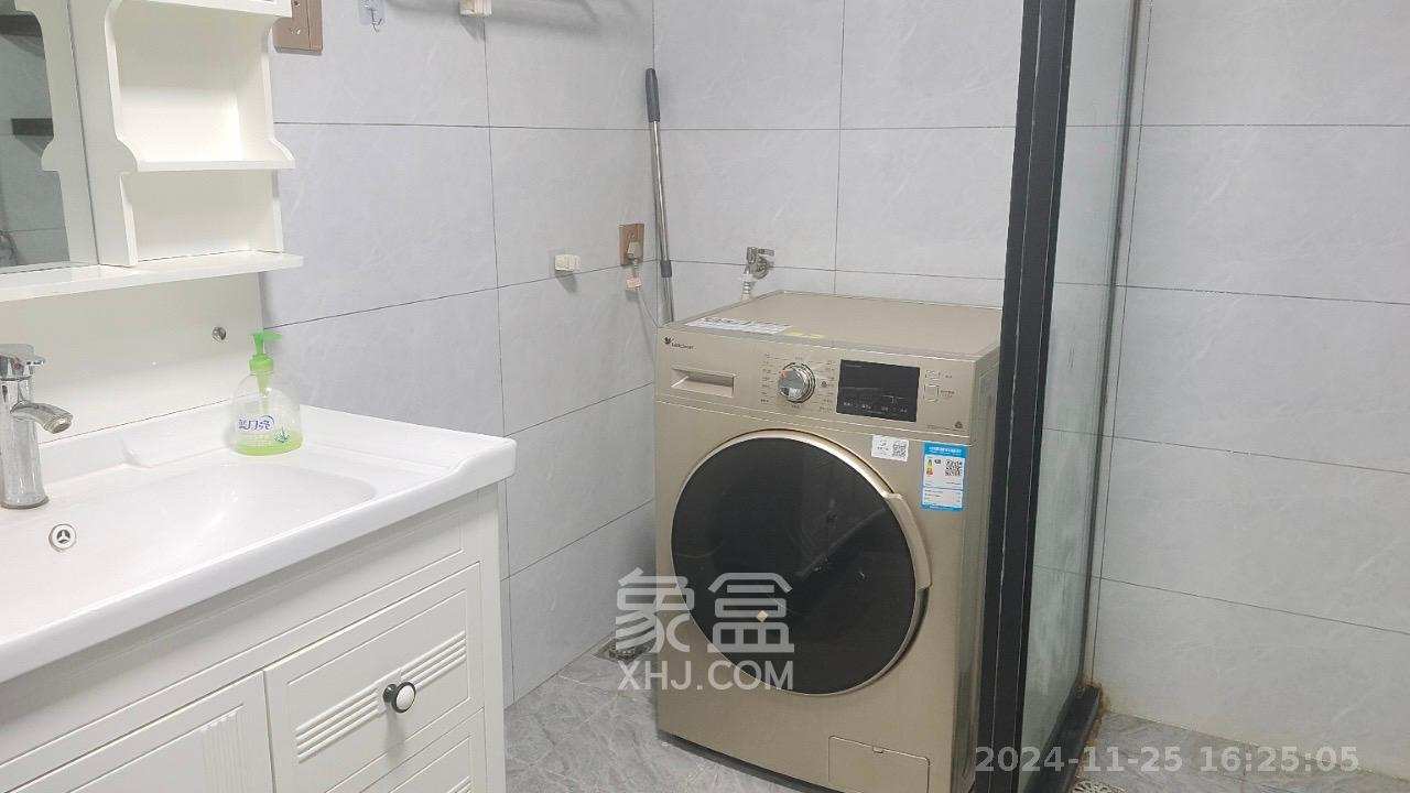 汇景发展环球中心  1室1厅1卫   2800.00元/月室内图