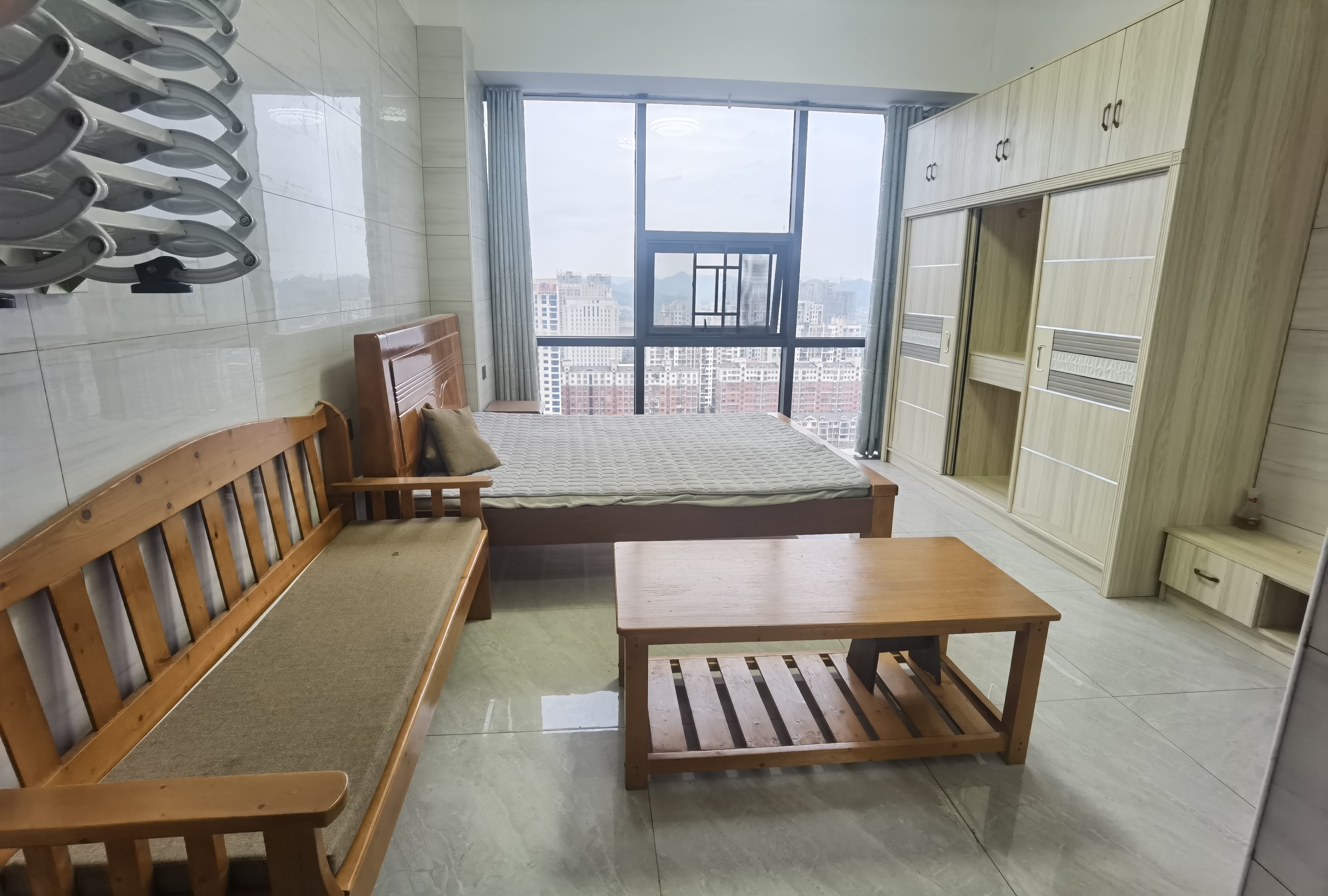 汇通国际  2室1厅1卫    1300.0元/月