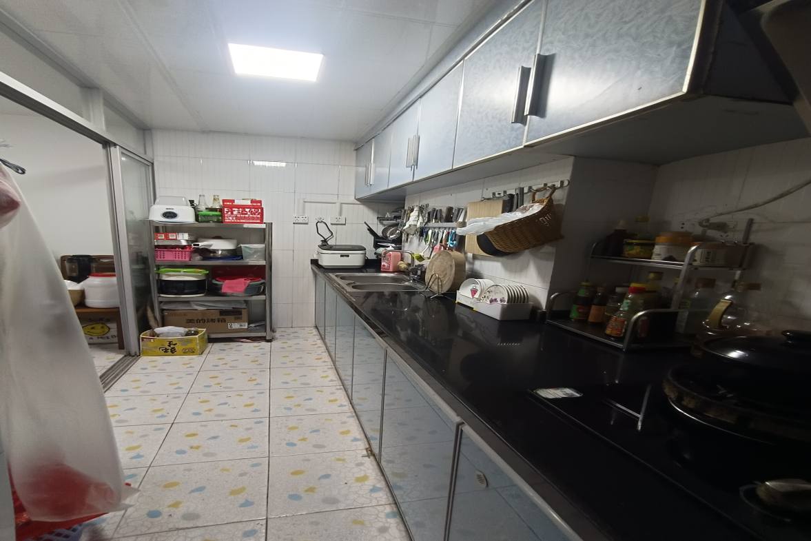 金山小区  3室2厅1卫   126.00万厨房