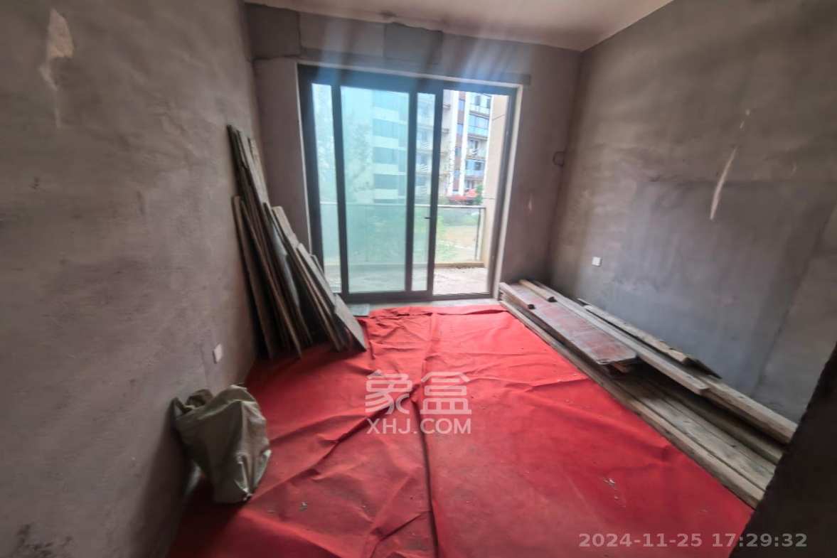 绿地麓湖郡  4室2厅3卫    5000.0元/月 绿地麓湖郡  4室2厅3卫    5000.0元/月室内图