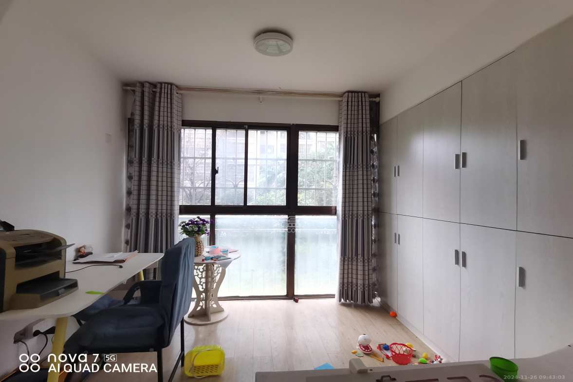 南郡明珠  4室2厅2卫    1500.0元/月室内图