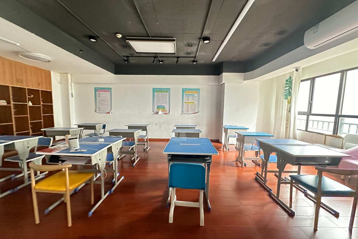 当代滨江MOMA  1室1厅1卫    1500.0元/月 当代滨江MOMA  1室1厅1卫    1500.0元/月室内图